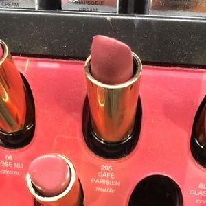 Meet your Posher, Leslie